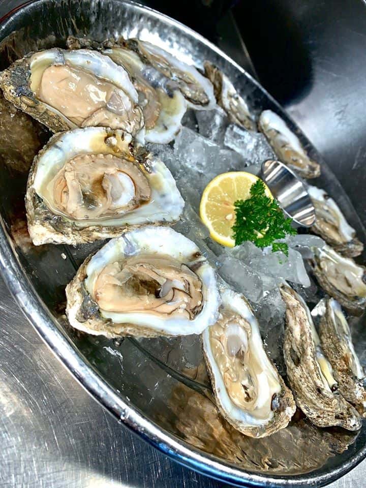 Freshly Shucked Oysters*