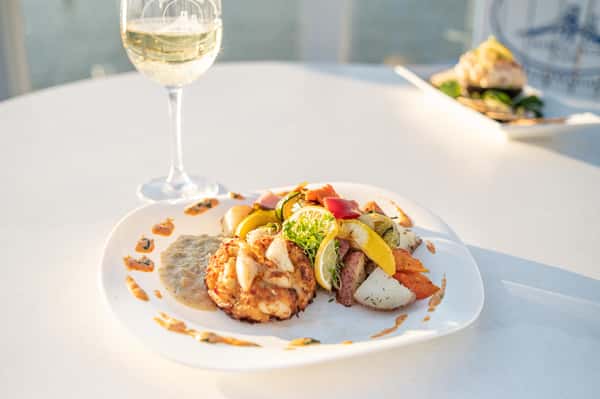 Hemingway's Jumbo Lump Crab Cake Dinner